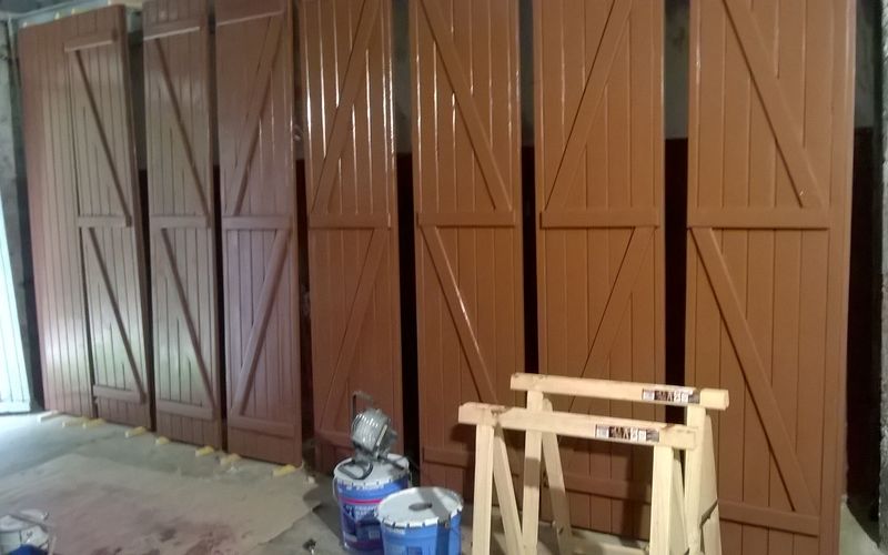 Peinture d'une série de volets