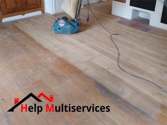 Travaux réalisés par help multiservices pour rénovation des parquets bois dans une maison en Isère