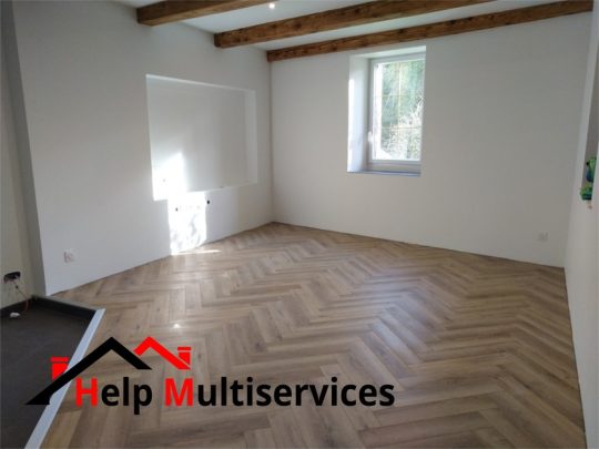 Vu des travaux réalisés par help multiservices pour la rénovation d'un salon dans une maison du Valromey, département de l'Ain