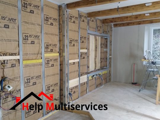 travaux de doublage isolation par help multiservices pour la rénovation d'un salon dans une maison du Valromey, département de l'Ain