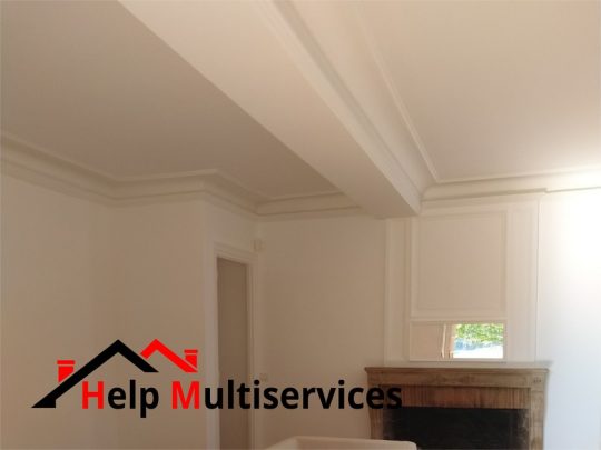 Travaux réalisés par help multiservices pour la peinture d'un salon dans une maison en Isère