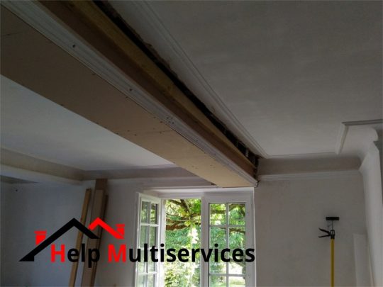 Travaux réalisés par help multiservices pour la reconstruction d'un caisson en plafond d'un salon dans une maison en Isère