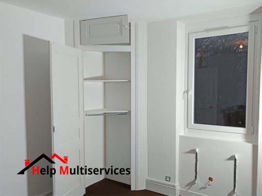 Image des travaux réalisés par Help Multiservices pour la peinture d'une chambre dans une maison à rumilly en haute savoie