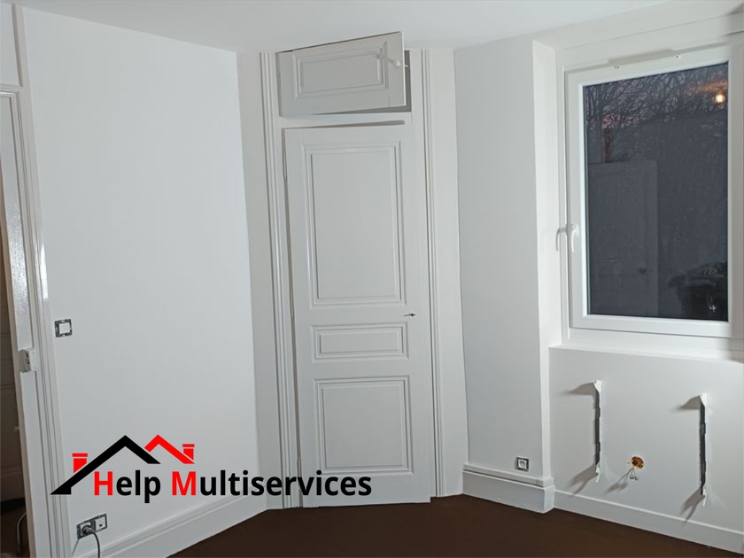 Image des travaux réalisés par Help Multiservices pour la peinture décoration d'une chambre à rumilly en haute savoie